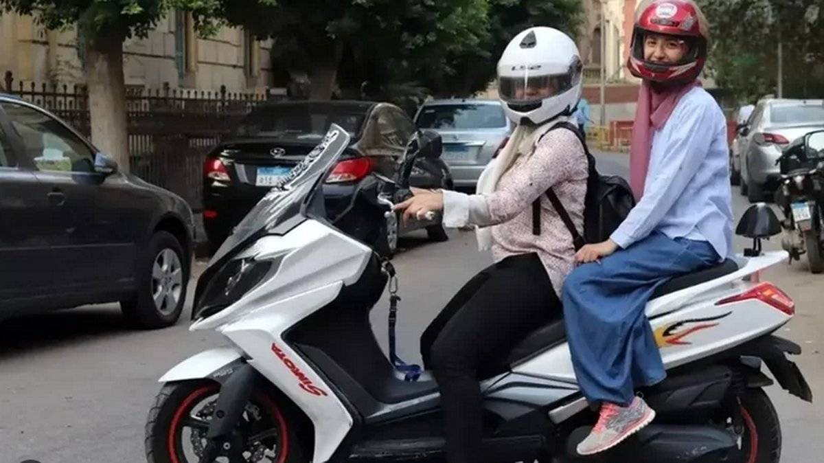 موتورسواری بانوان