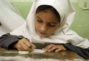 دختران در مدارس